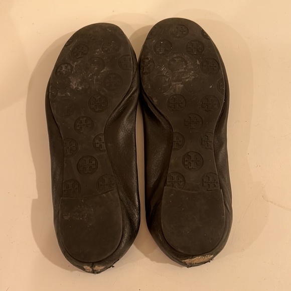 Tory Burch Classic Gold Leather Flat - Picture 3 of 3